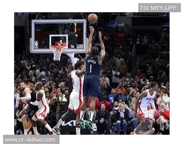 鲍威尔半场表现惊艳12投6中轻松砍下18分助球队争夺胜利