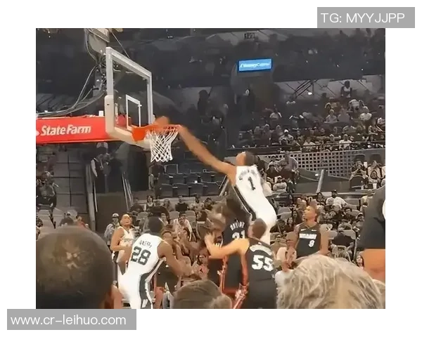 哈克斯空切接球一气呵成单臂隔扣文班亚马震撼全场